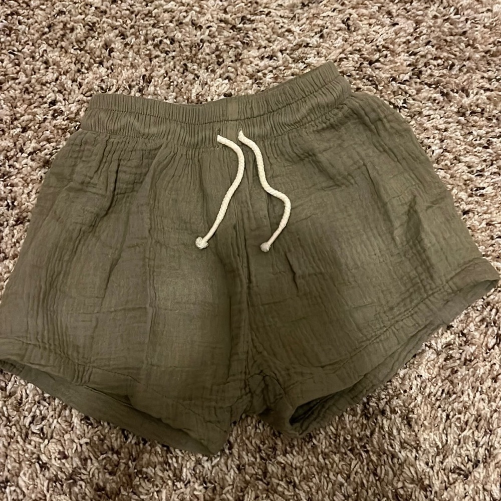 The simple folk muslin shorts